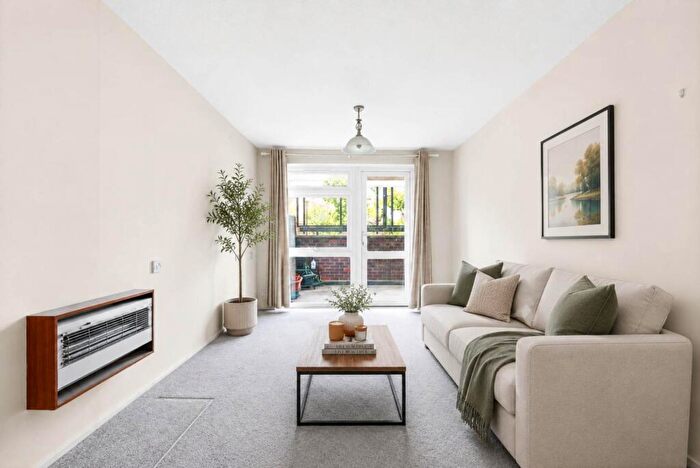 1 Bedroom Flat For Sale In Half Moon Crescent, N1