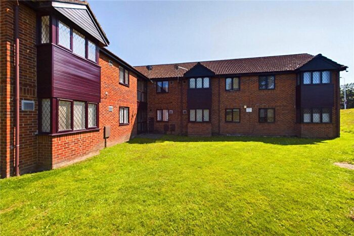 1 Bedroom Apartment For Sale In Ashmere Close, Calcot, Reading, Berkshire, RG31
