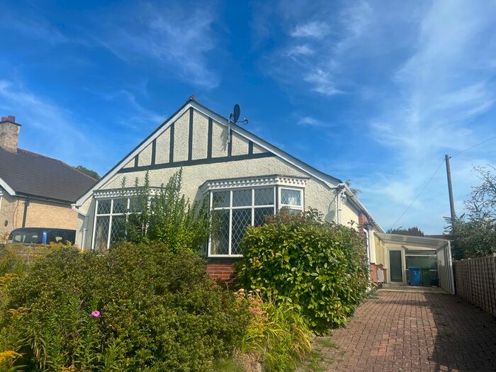 2 Bedroom Bungalow To Rent In Ayling Lane, Aldershot, GU11