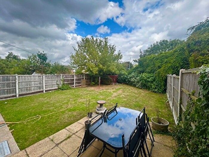 4 Bedroom Property To Rent In Blenheim Close, Romford, RM7