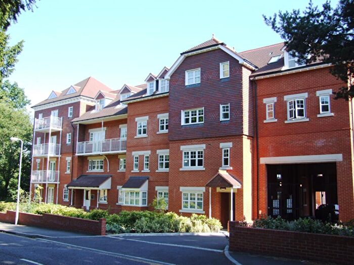 2 Bedroom Flat To Rent In Woking, GU22