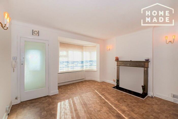 3 Bedroom Semi-Detached House To Rent In Bittacy Rise, NW7