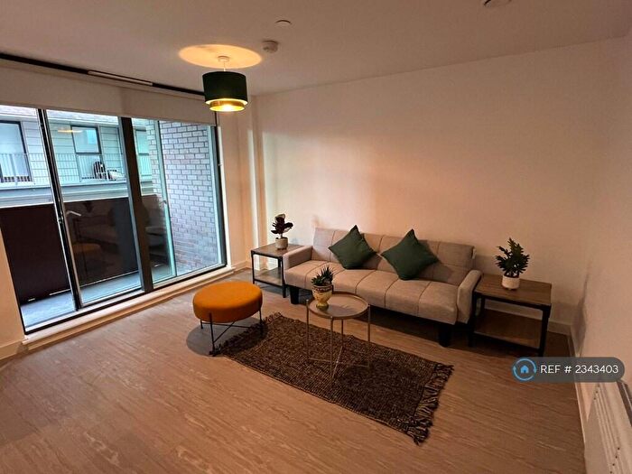 2 Bedroom Maisonette To Rent In Salford, Salford, Greater Manchester, M5