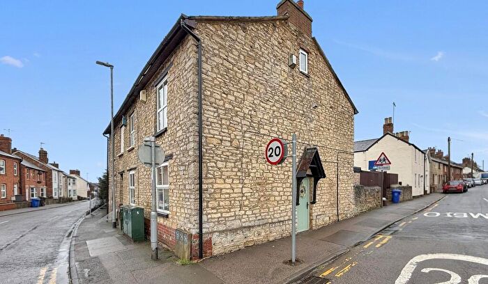 2 Bedroom End Of Terrace House For Sale In Manor Road, Brackley, NN13