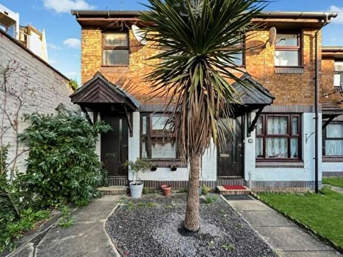 3 Bedroom End Of Terrace House To Rent In Longbridge Way, London, SE13