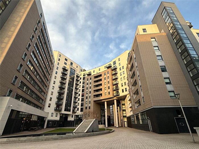 1 Bedroom Penthouse For Sale In Gateway North, Crown Point Road, Leeds, LS9