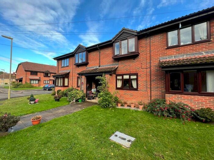 1 Bedroom Flat To Rent In St. Michaels Close, Fleet GU51