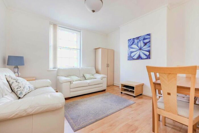 3 Bedroom Flat To Rent In Grove End Road, St John's Wood, NW8