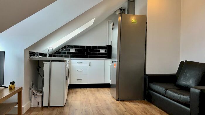 2 Bedroom Flat To Rent In Heaton Road, Heaton, Newcastle Upon Tyne, NE6