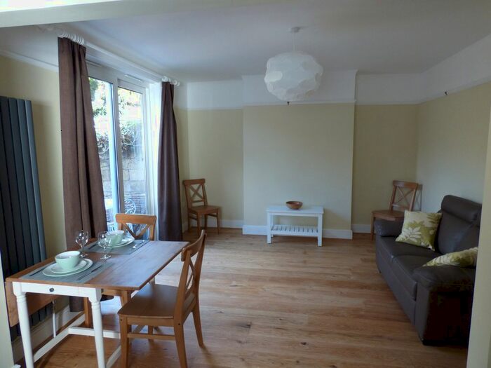 2 Bedroom Flat To Rent In Croft Road, Old Town, Swindon, SN1