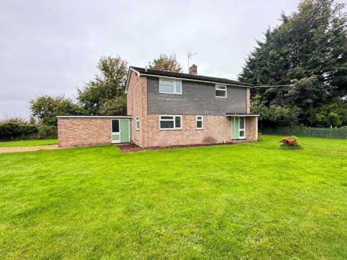 3 Bedroom Detached House To Rent In Greatfield Farm House, Basingstoke, RG24