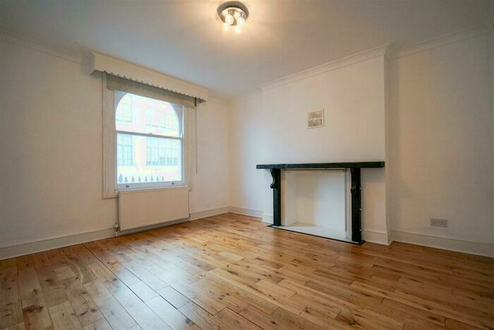 1 Bedroom Apartment To Rent In Mornington Crescent, Camden Town, NW1