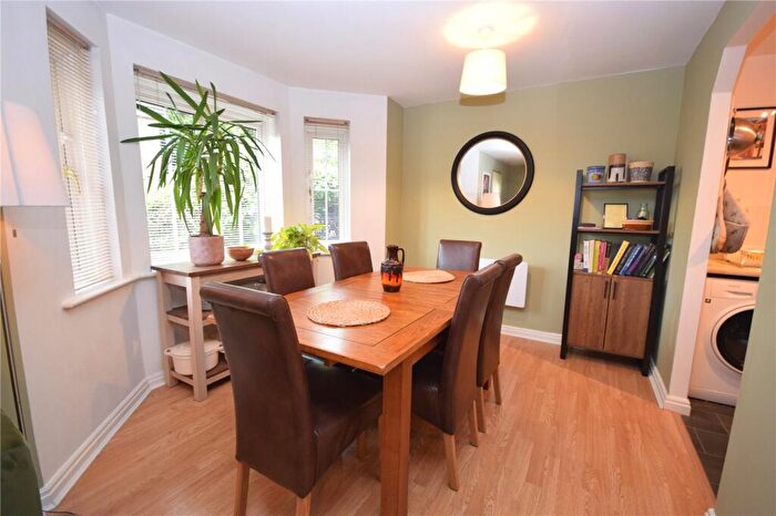 2 Bedroom Apartment To Rent In Pennyfield Close, Leeds, West Yorkshire, LS6