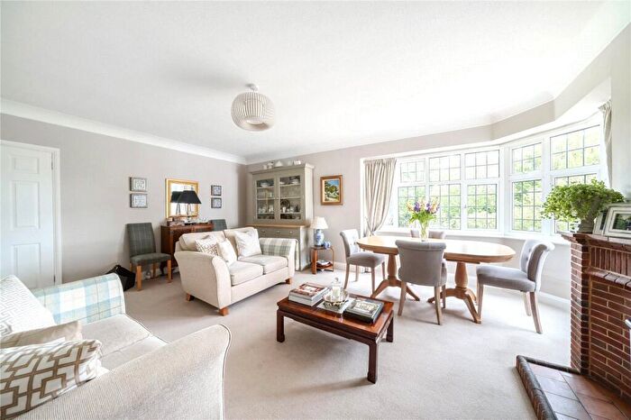 3 Bedroom Flat To Rent In Watts Road, Thames Ditton, KT7