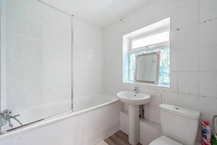 Studio To Rent In September Way, Stanmore, HA7