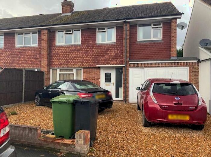 4 Bedroom Semi-Detached House To Rent In Malthouse Lane, West End, GU24