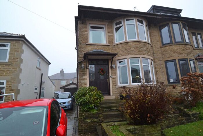 3 Bedroom Semi Detached House For Sale In Kenmore Crescent, Bradford, BD6