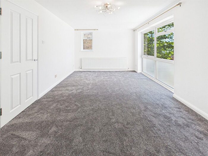 2 Bedroom Flat To Rent In Manor Road, Twickenham, TW2
