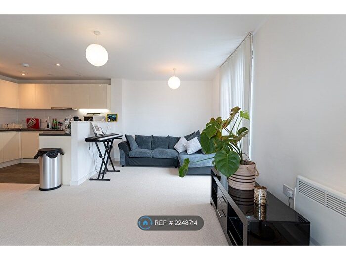 2 Bedroom Flat To Rent In Nobel House, Redhill, RH1