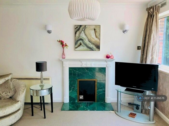 2 Bedroom Flat To Rent In Highpoint, Weybridge, KT13