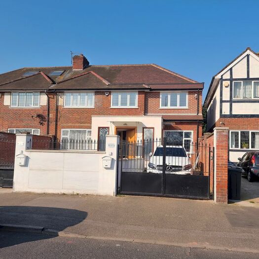 2 Bedroom End Of Terrace House To Rent In Robin Hood Way, London, SW15