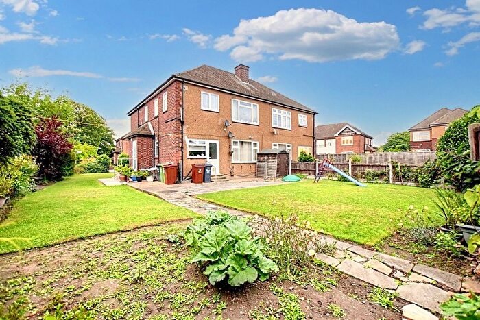 2 Bedroom Flat To Rent In Millbrook Gardens, Chadwell Heath, RM6