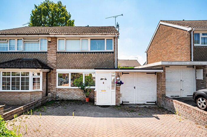 3 Bedroom Semi Detached House For Sale In Plover Close, Lordswood, Southampton, Hampshire, SO16