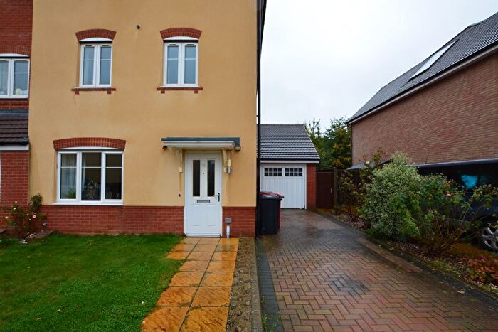 4 Bedroom Terraced House To Rent In Florence Mews, Slough, SL3