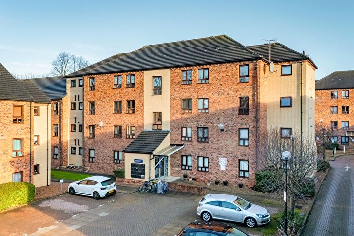 2 Bedroom Flat For Sale In Bennett, Woodlands Village, WF1