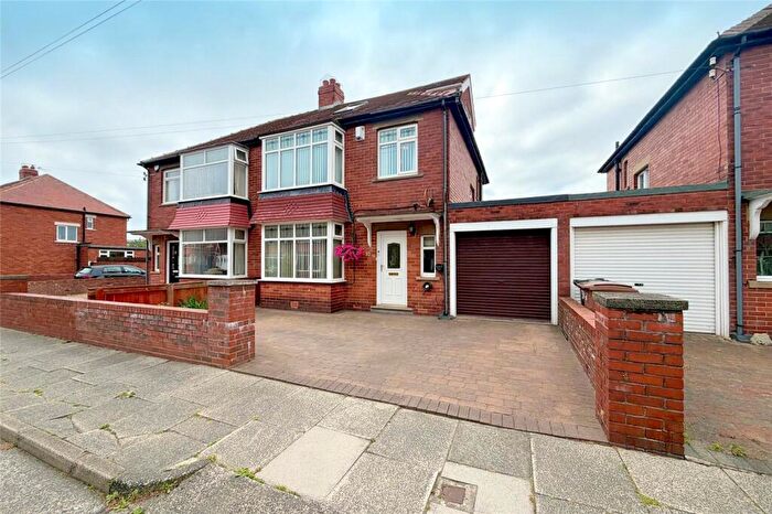 4 Bedroom Semi-Detached House For Sale In Keswick Drive, Cullercoats, NE30