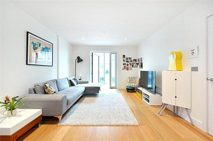 3 Bedroom Flat To Rent In Love Lane, Woolwich Arsenal, SE18