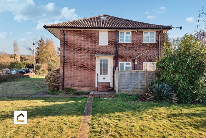 3 Bedroom Maisonette For Sale In Pixham Lane, Dorking, Surrey, RH4