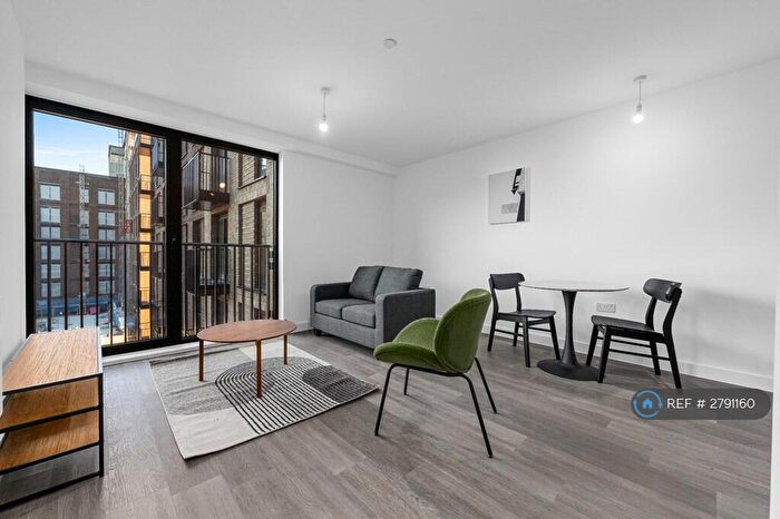 1 Bedroom Flat To Rent In Berkeley Square, Salford, M5