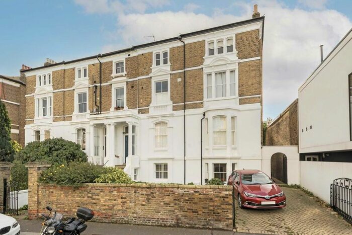 2 Bedroom Flat To Rent In Marlborough Road, Richmond, TW10