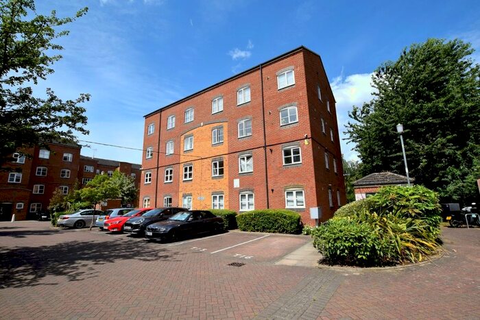 2 Bedroom Flat To Rent In Otter Close, Stratford, E15