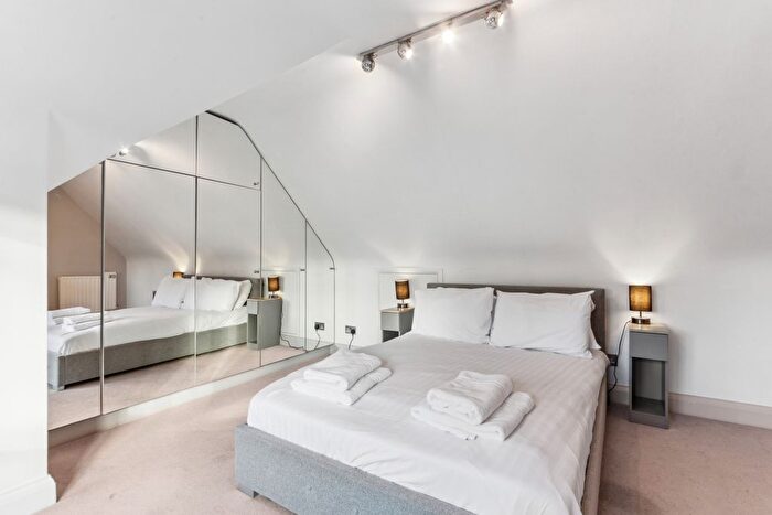 1 Bedroom Terraced House To Rent In Bolingbroke Walk, Battersea Park, SW11