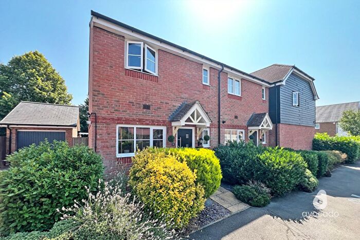 3 Bedroom End Of Terrace House For Sale In Guillemot Street, Jennett's Park, Bracknell, RG12