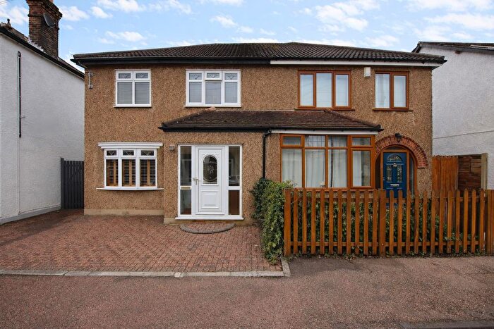 3 Bedroom Semi Detached House For Sale In Drayton Road, Borehamwood, WD6