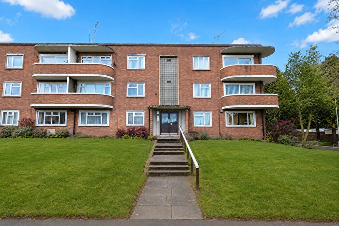 2 Bedroom Flat To Rent In The Broadway, Norton, Stourbridge, DY8