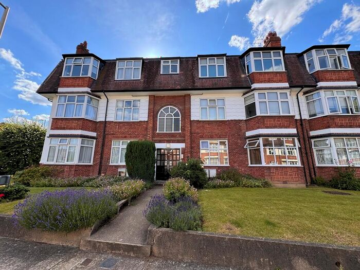 2 Bedroom Flat To Rent In Bedroom Flat - Avondale Court, E18