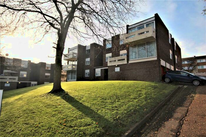 2 Bedroom Flat To Rent In Woking, GU22