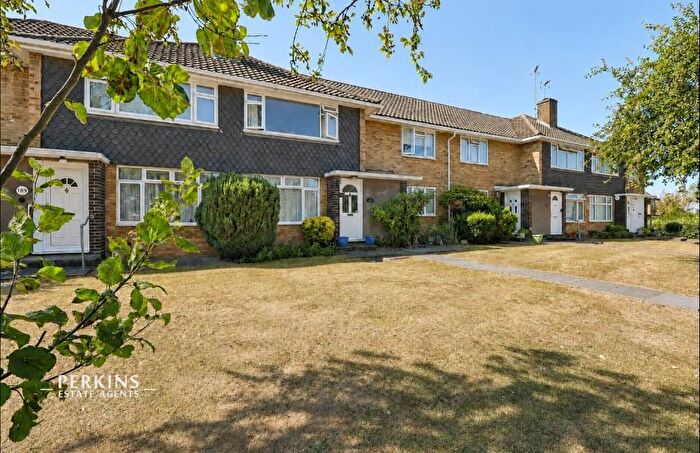 2 Bedroom Maisonette For Sale In Salmon Street, NW9