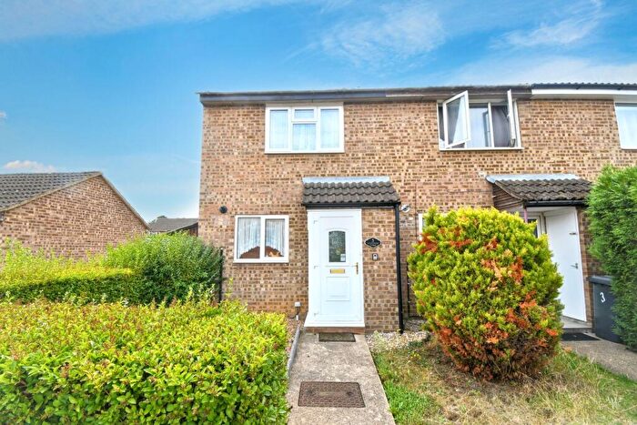 2 Bedroom Terraced House For Sale In Gulliver Close, Kempston, Bedford, MK42