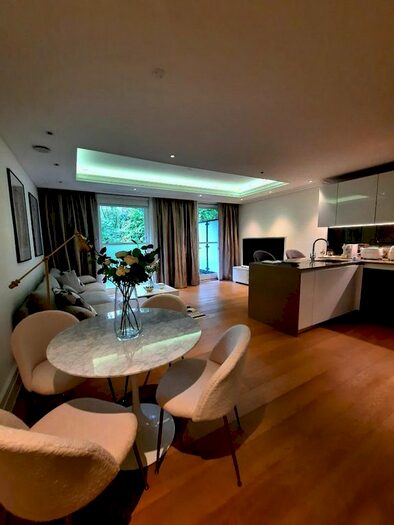 2 Bedroom Flat To Rent In Chambers Park Hill, London, SW20