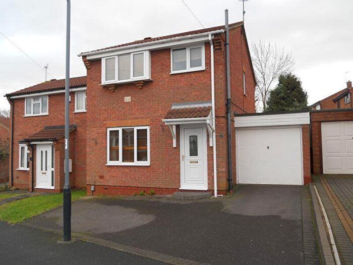 3 Bedroom Semi-Detached House For Sale In Frensham Drive, Poplar Farm, Nuneaton, CV10