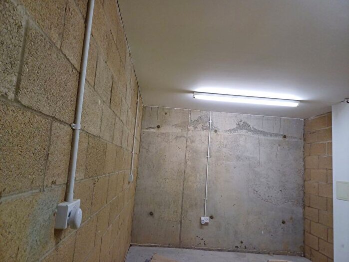 Retail Premises To Rent In Buckley Close, London, SE23