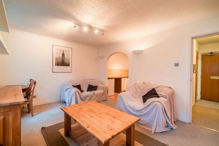 1 Bedroom Flat To Rent In Queens Court, Bridge Street, Birmingham, B1