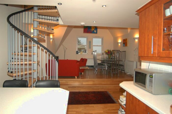 2 Bedroom Flat To Rent In Heaton Moor Road, Heaton Moor, Stockport, SK4