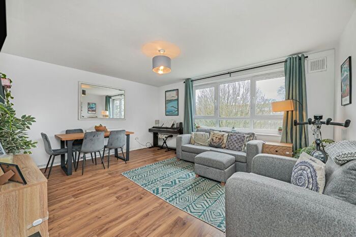 3 Bedroom Flat For Sale In Brixton Hill, London, SW2