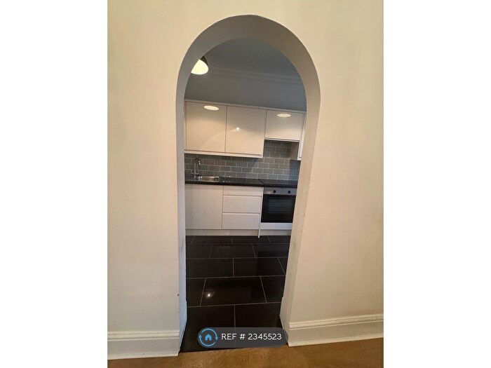 2 Bedroom Flat To Rent In Hampton Road, Hampton Hill, Hampton, TW12